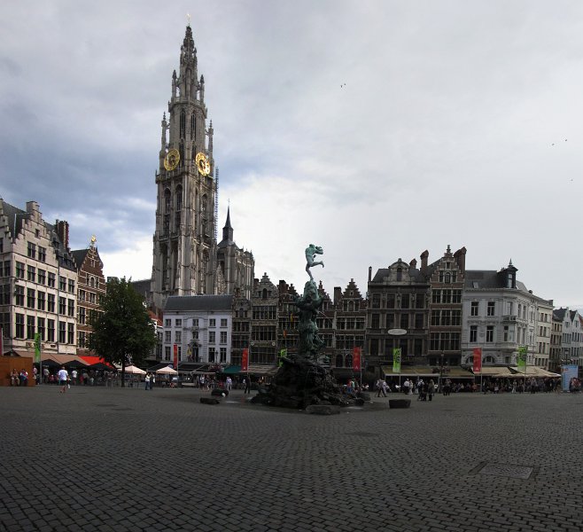 antwerpen01.jpg - De Onze-Lieve-Vrouwekathedraal gezien vanaf de Grote markt.