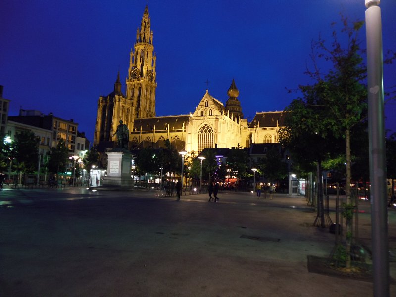 antwerpen11.JPG - De laatste foto van Antwerpen, de Onze-Lieve-Vrouwekathedraal vanaf de Groenplaats.