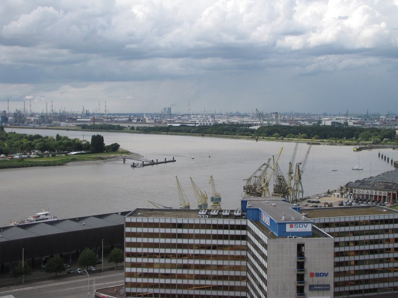antwerpen46.JPG - Kijk je vanaf het MAS naar rechts dan zie je de grote haven van Antwerpen.