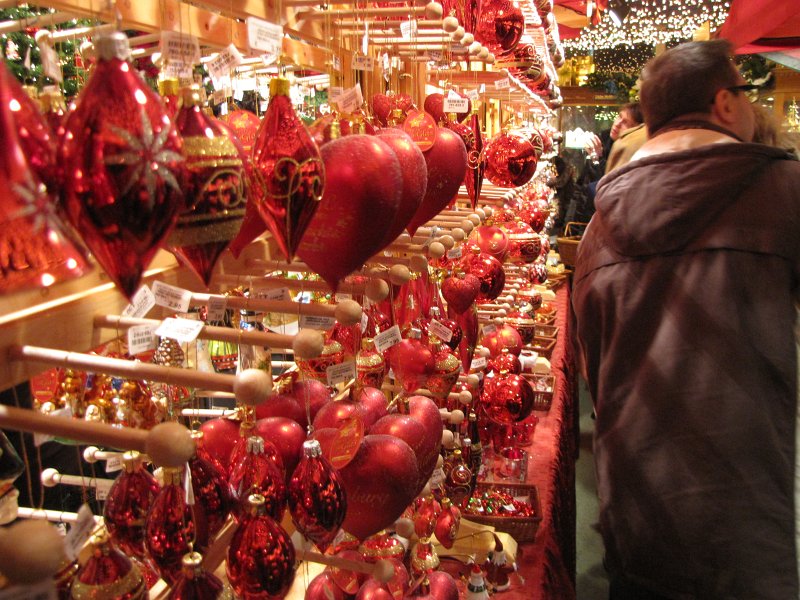 kerstspul2.jpg - Kerstballen zover het oog reikt.