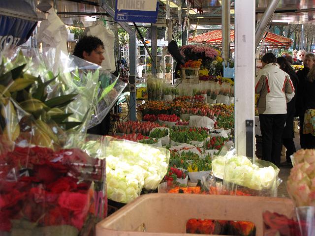 bloemetjesmarkt_vele_tulpen.jpg - Een ware kleurenpracht in de marktkramen.