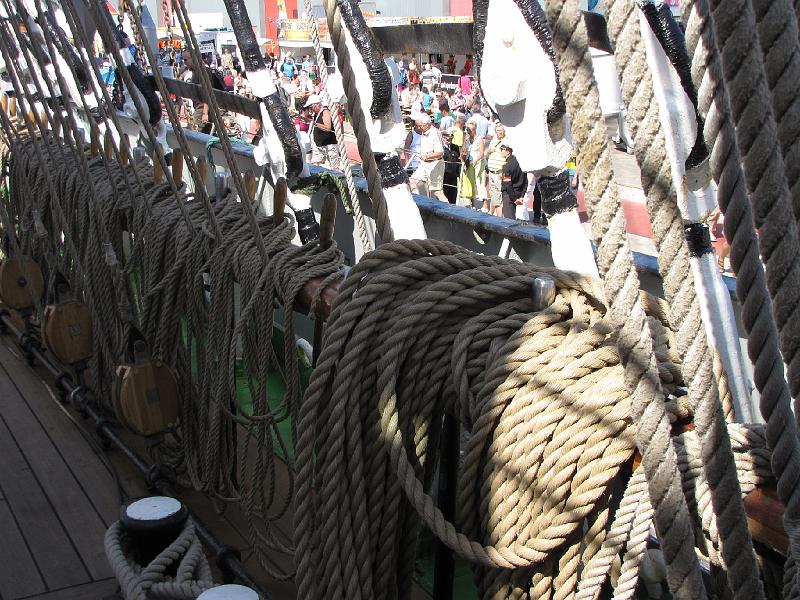 delfsail_vele_touwen_Kruzenshtern.jpg - Touwen, heel veel touwen. Detail foto gemaakt op de Kruzenshtern.