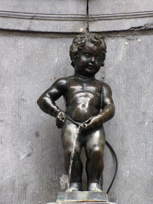 manneke_pis.jpg - Manneke Pis heeft natuurlijk recht op een foto waar hij mooi groot op staat.