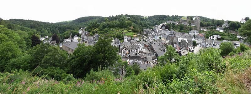 uitzicht_op_monschau.jpg - Dinsdag 13 juli. We doen een klein stapje over de grens. In de Eifel bezoeken we Monschau.