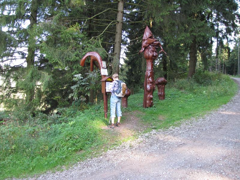 hexenstieg_eselsplatz.jpg - De Eselsplatz ligt dan wel een paar kilometer na het officiële startpunt van de Hexen-stieg in Osterode, maar hier ligt het gastenboek voor de wandelaars.