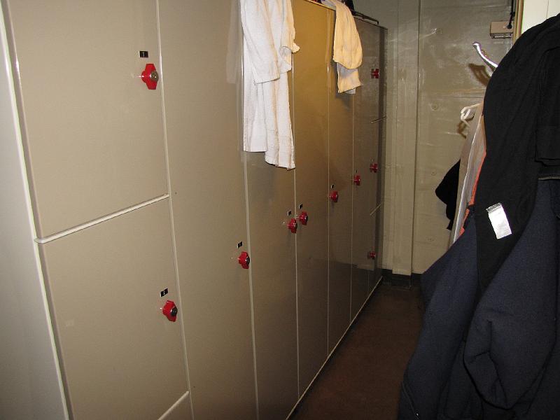 kastjes_slaapverblijf.jpg - De bergruimte voor de kleding.