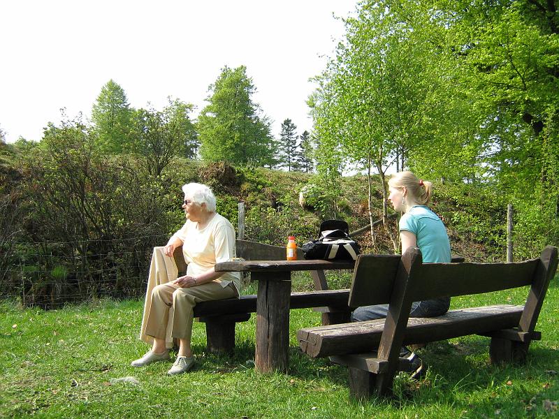 tina_oma_pauze.jpg - En ook even lunchen.