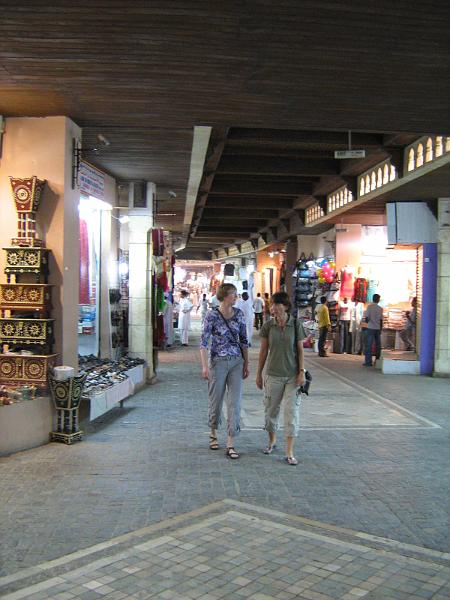 d1_souq_muscat.jpg - Leuk om te zien, de souq van Muscat.