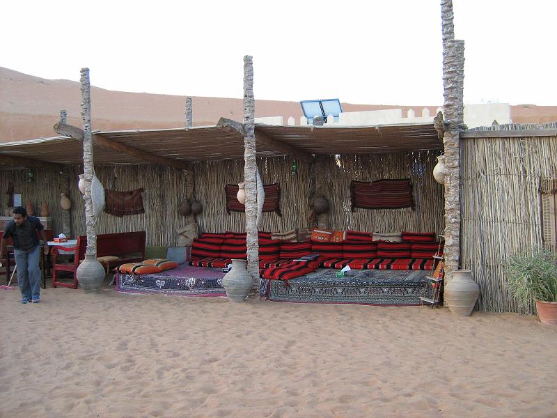 d3_desert_camp_zithoek.JPG - Gezellige zithoek in het desertcamp.
