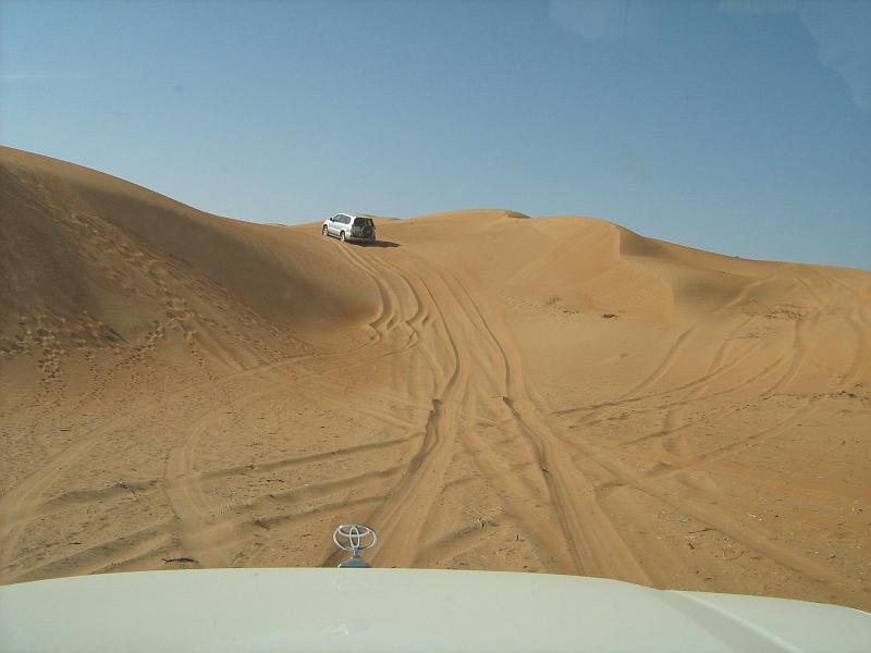 d4_desert_tocht1.JPG - Dag 2 vertrekken we uit het dessertcamp voor een tochtje "dune bashing". Erg leuk om te doen!