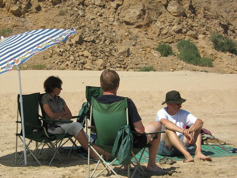 d5_op_strand_as-sifa.JPG - Lekker op het strand.