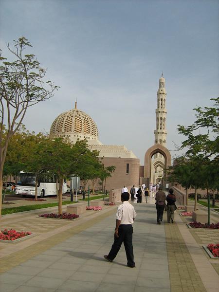 d7_sultan_qaboos_moskee2.JPG - Onze week in Oman zit er bijna op. Inger neemt ons nog mee naar één van de fraaiste bouwwerken in de arabische wereld: de Sultan Qaboos Grand Mosque.