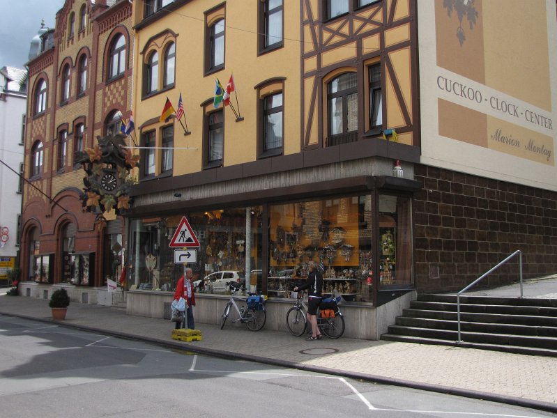 koekkoekwinkel.jpg - In St. Goar komen we deze winkel met allerlei koekkoeksklokken tegen.