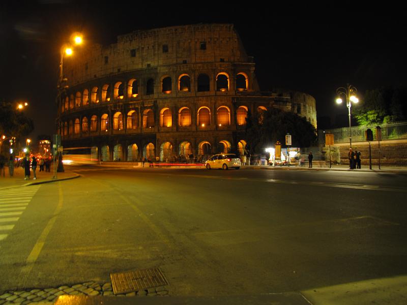 colosseum_bij_nacht.jpg - Het Colosseum bij avond.