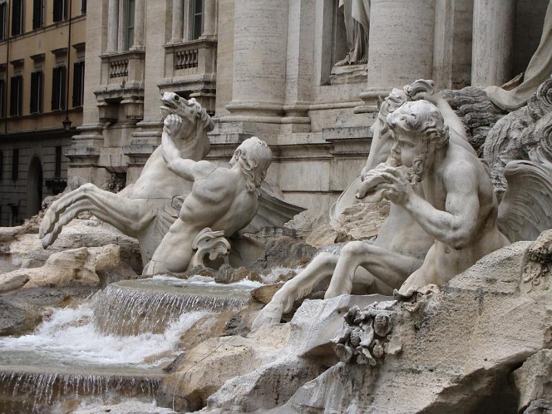 trevi_fontein_tritons.jpg - Trevi fontein, de Tritons.
