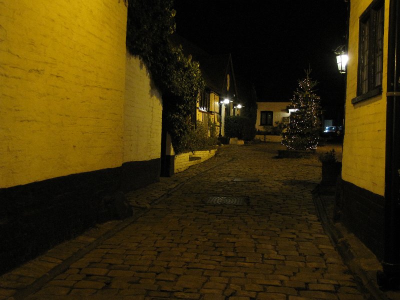 amersham_kerstplaats.jpg - Binnenplaats in Amersham met kerstboom.