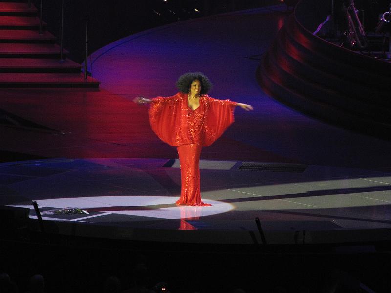 diana_ross_gelredome.jpg - Het eerste nummer zit er op.