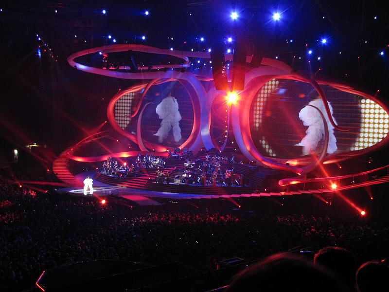 gelredome_boa.jpg - Diana Ross met grote boa.