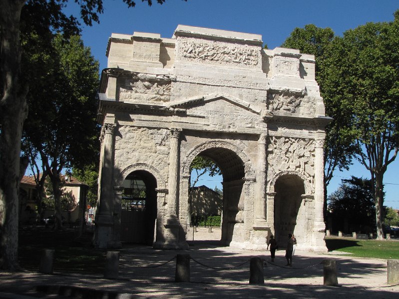 orange_triompfboog.jpg - De triomfboog van Orange, die eigenlijk geen triomfboog is. Triomfen werden alleen gevierd in Rome. Deze Boog was eigenlijk één van de ingangen van de stad.