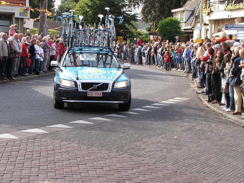 vuelta_astana_materiaalwagen.JPG - Ploegleidersauto van Astana.