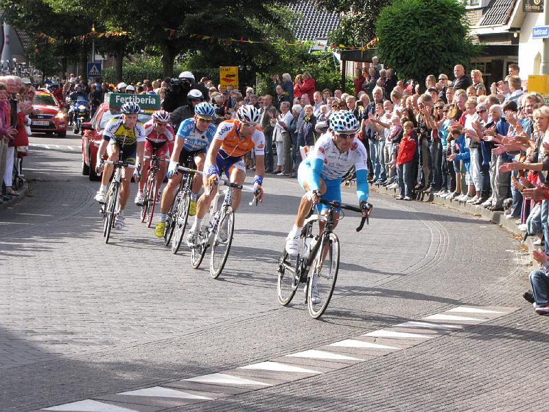 vuelta_etappe2_kopgroep_rolde2.JPG - De kopgroep in dezelfde samenstelling, maar met minder voorsprong.