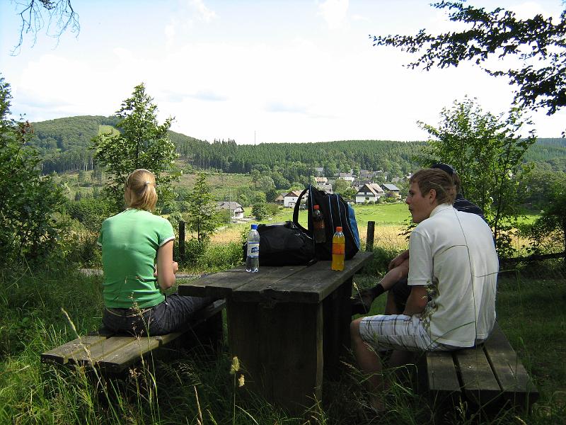 rothaarsteig_pauze_bij_kustelberg_en_schlossberg.jpg - Even pauzeren bij Kustelberg.