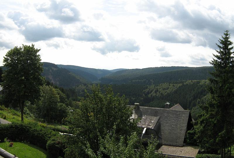 uitzicht_huisje_rothaar_gebergte.jpg - Uitzicht vanaf het balkon over het Hoch Sauerland.