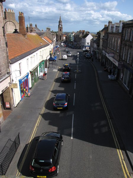 berwick_hoofdstraat.jpg - Marygate in Berwick. Met op de achtergrond het stadhuis.
